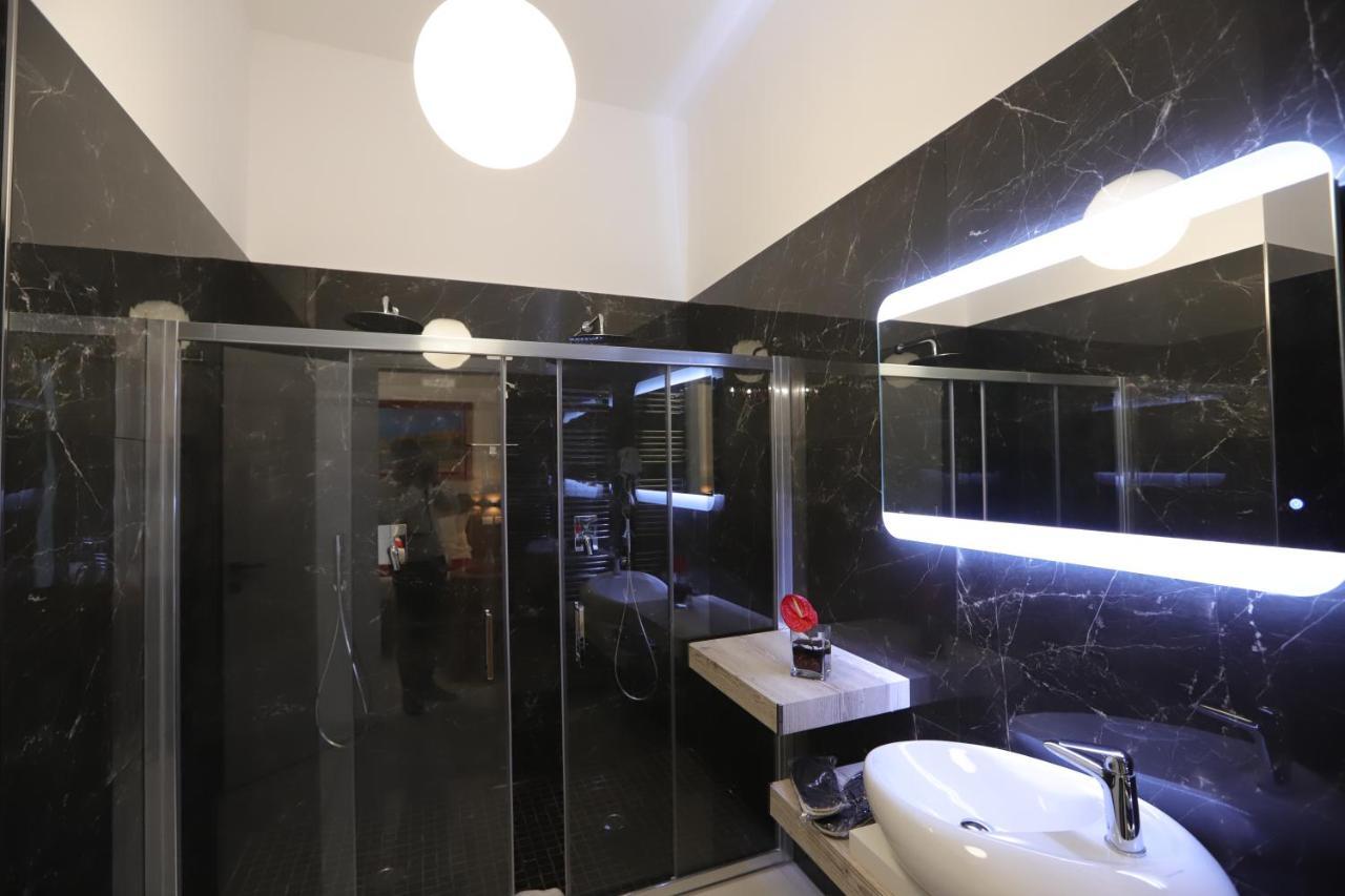 Mecla Suites Неаполь Экстерьер фото