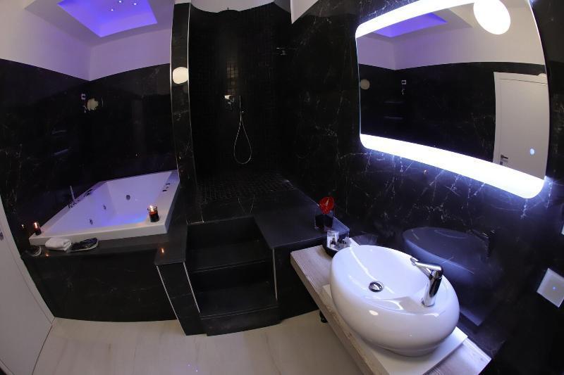 Mecla Suites Неаполь Экстерьер фото